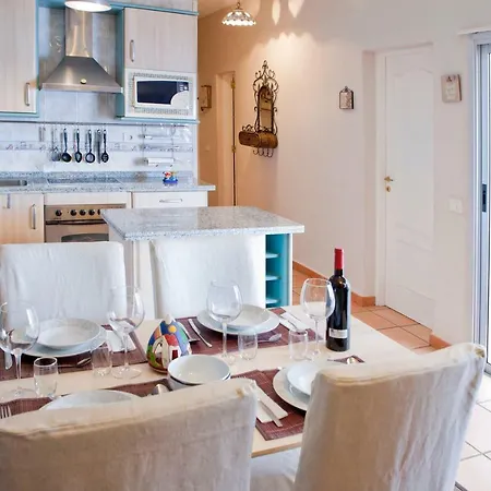 Beachfront In Paradise Apartament