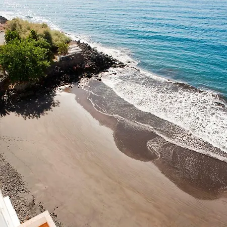 Апартаменты Beachfront In Paradise *
